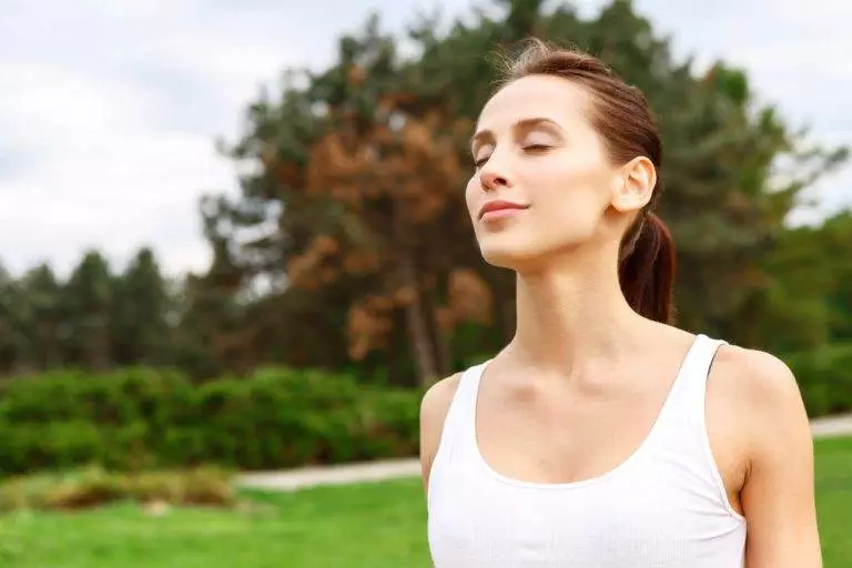 Tehnici simple de respirație pentru reducerea stresului și îmbunătățirea concentrării